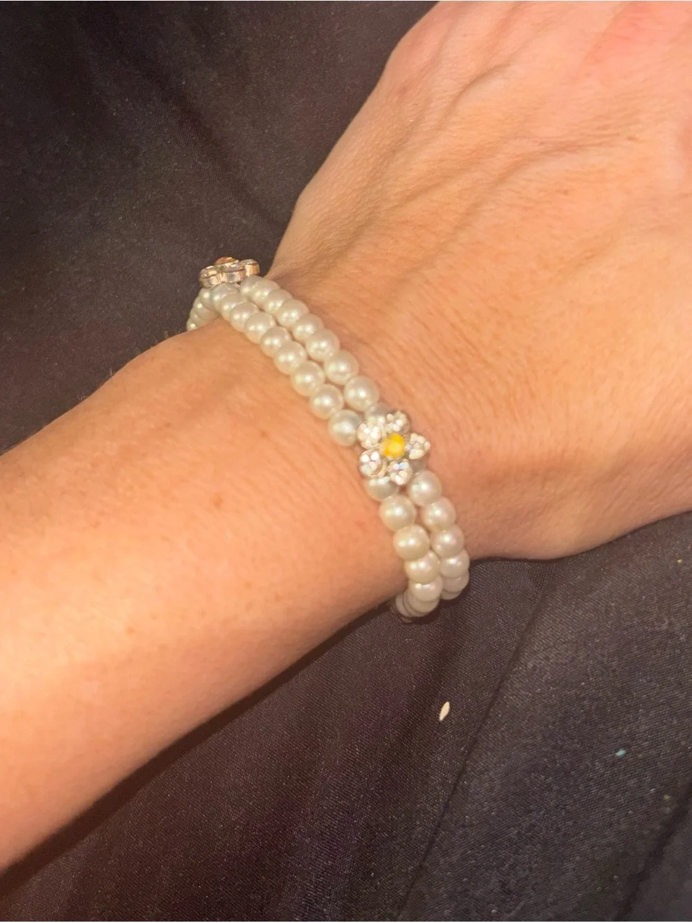 Vintage pearl stretch bracelet with flower rhinestone accents